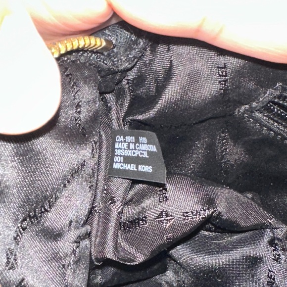 Michael Kors Jet Set Travel Medium Dome
Crossbody Bag - Picture 5 of 6